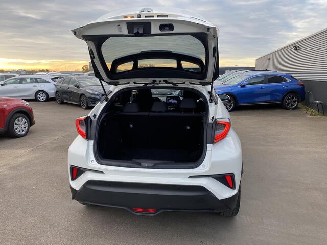 Toyota C-HR 1.8 Hybrid Dynamic edition Stoel- & stuurverwarming, dodehoek detectie, navigatie, achteruitrijcamera, adaptieve cruise control