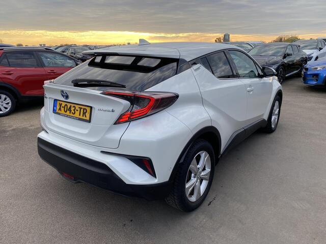 Toyota C-HR 1.8 Hybrid Dynamic edition Stoel- & stuurverwarming, dodehoek detectie, navigatie, achteruitrijcamera, adaptieve cruise control
