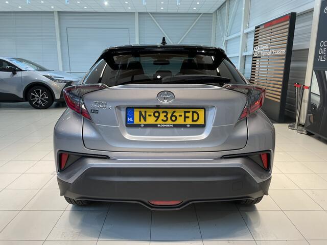 Toyota C-HR 1.2 Bi-Tone | Trekgewicht 1.300 kg | Parkeersensoren voor en achter | Achteruitrijcamera |