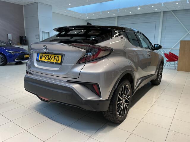 Toyota C-HR 1.2 Bi-Tone | Trekgewicht 1.300 kg | Parkeersensoren voor en achter | Achteruitrijcamera |