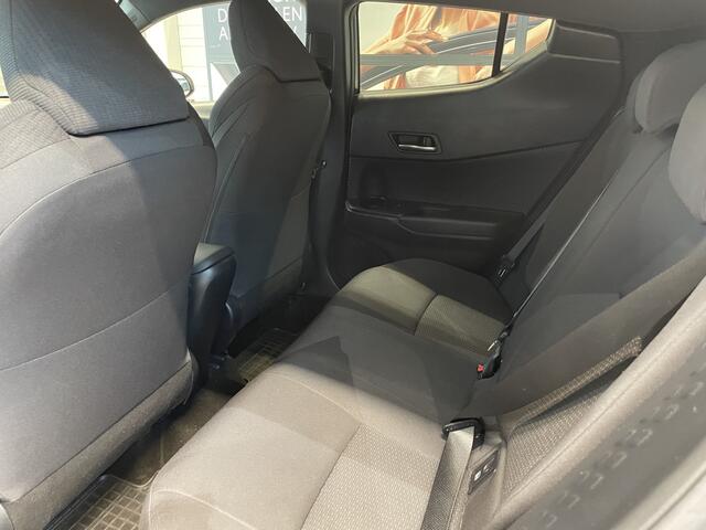 Toyota C-HR 1.2 Bi-Tone | Trekgewicht 1.300 kg | Parkeersensoren voor en achter | Achteruitrijcamera |