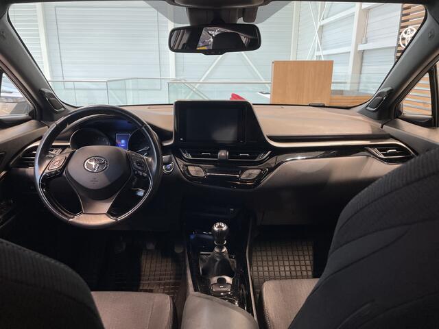 Toyota C-HR 1.2 Bi-Tone | Trekgewicht 1.300 kg | Parkeersensoren voor en achter | Achteruitrijcamera |