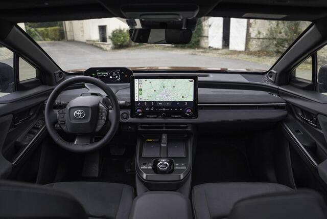 Toyota C-HR Dynamic Limited Edition 57.7 kWh ¤35.995,- RIJKLAAR! Nu ¤2.000,- voordeel! Nu extra scherp geprijsd!