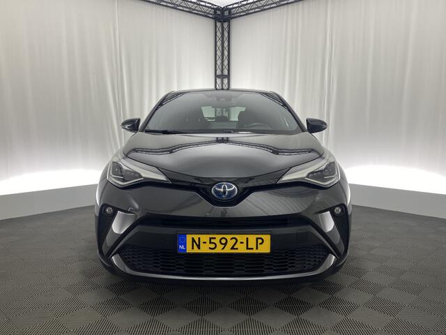 Toyota C-HR 2.0 Hybrid Business Plus Luxury | Apple Carplay | Dodehoek Det. | Navi | Camera |