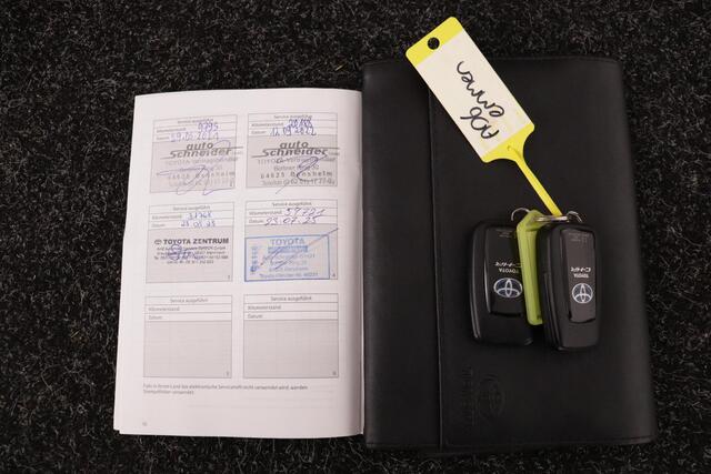 Toyota C-HR 1.8 Hybrid Bi-Tone Plus | Apple Carplay/Android Auto | Parkeersensoren | Stoel/Stuurverwarming |