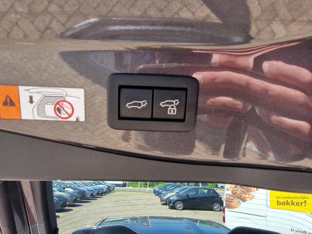 Toyota C-HR 1.8 Hybrid 140 First Edition | Stoel- stuurverwarming | Elek. achterklep | Camera | PDC V+A | Groot Multimedia