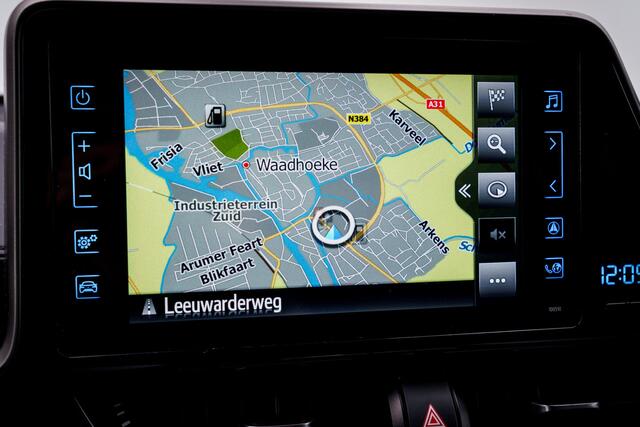 Toyota C-HR 1.8 Hybrid Dynamic | Two Tone | Adapt. Cruise | 18 inch | Camera | PDC | Climate Control