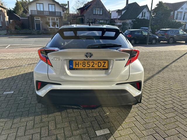 Toyota C-HR 1.8 Hybrid Style Ultimate 1e eigenaar / slechts 7.453 km! / altijd binnen gestaan in verwarmde garage!