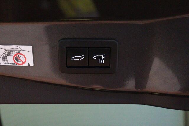 Toyota C-HR 1.8 Hybrid 140 Team Player | TWO-TONE | APPCONNECT | CAMERA + PDC | VRUIT/STUUR/STOELVERW | LANE-ASSIST |