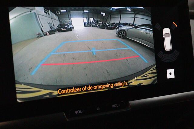 Toyota C-HR 1.8 Hybrid 140 Team Player | TWO-TONE | APPCONNECT | CAMERA + PDC | VRUIT/STUUR/STOELVERW | LANE-ASSIST |