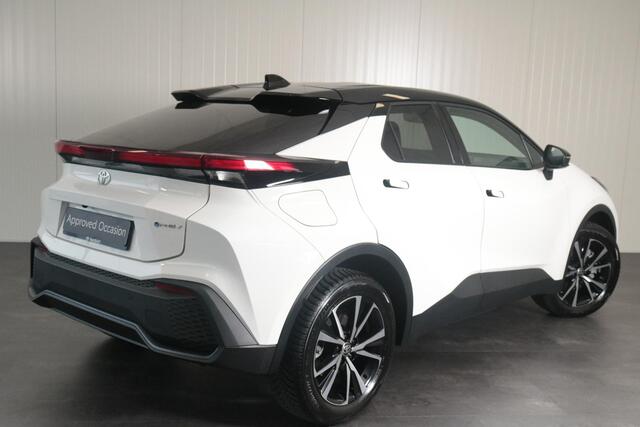 Toyota C-HR 2.0 Plug-in Hybrid 220 Dynamic Lim., Groot scherm