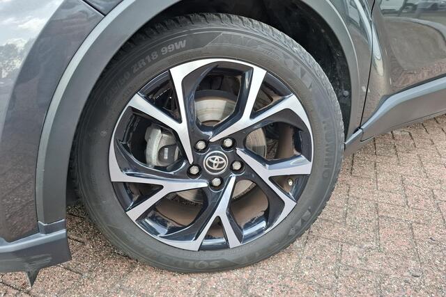 Toyota C-HR 1.8 Hybrid Dynamic Adaptieve cruise control, achteruitrij camera, keyless, navigatie Apple Carplay/Android Auto, parkeersensoren, automaat!
