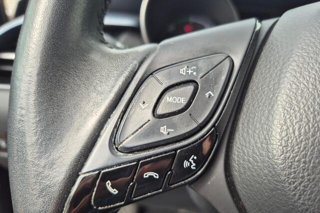 Toyota C-HR 1.8 Hybrid Dynamic Adaptieve cruise control, achteruitrij camera, keyless, navigatie Apple Carplay/Android Auto, parkeersensoren, automaat!