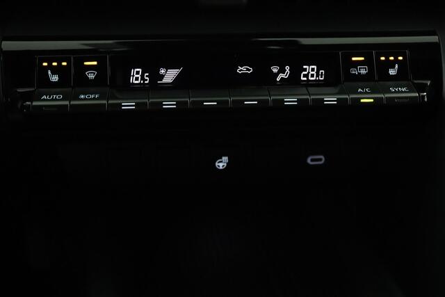 Toyota C-HR 2.0 Plug-in Hybrid 220 Dynamic | Stoel en Stuurverwarming | 65Km elektrisch bereik | Navigatie |