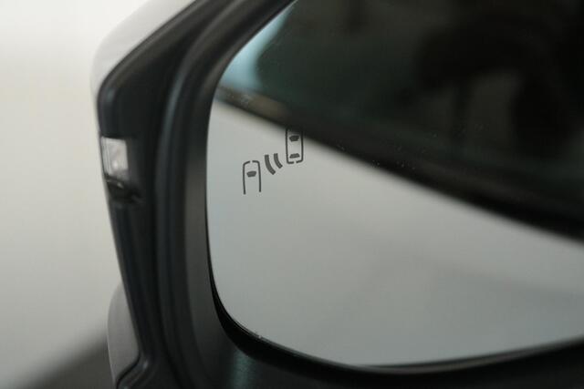 Toyota C-HR 1.8 Hybrid 140 First Edition Limited , Stuurverwarming, Groot scherm Navi