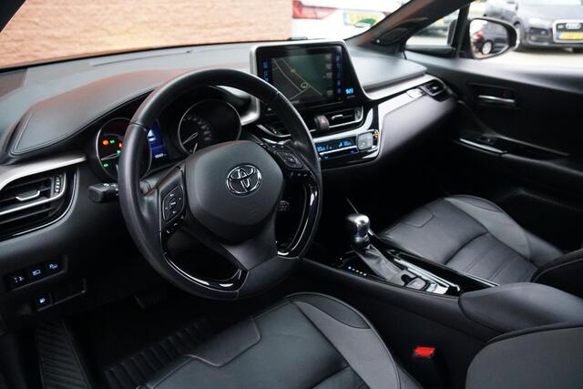 Toyota C-HR 1.8 Hybrid Black Edition + LEDER / DODEHOEK / JBL / STOELVERWARMING /