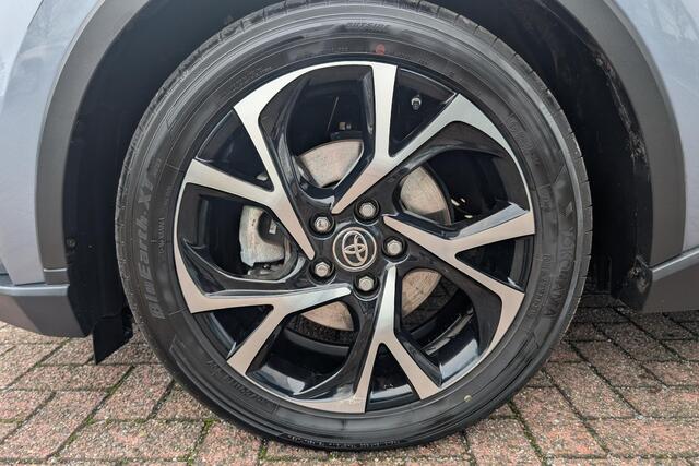 Toyota C-HR 1.8 Hybrid Dynamic Limited Afneembare trekhaak, Navigatie Apple Carplay/Android Auto, Stoel & Stuurverwarming