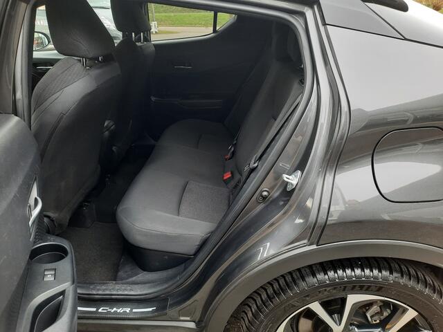 Toyota C-HR 1.8 Hybrid Bus Intro