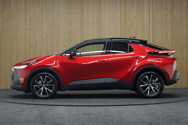 Toyota C-HR 2.0 Hybrid 200 First Edition | Bi-tone | ¤ 4.200,- Voorraad voordeel! | Parkeerhulp | Winterpakket | Adaptive-cruise | Camera | Clima | Apple Carplay & Android Auto | Groot Navigatie | Keyless | Dodehoekdetectie