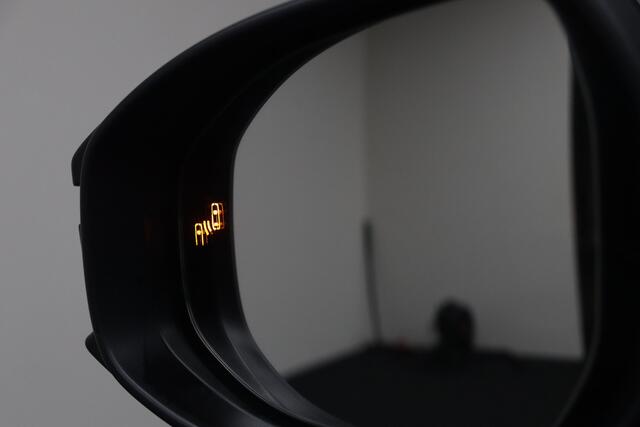 Toyota C-HR 2.0 Hybrid 200 First Edition | Bi-tone | ¤ 4.200,- Voorraad voordeel! | Parkeerhulp | Winterpakket | Adaptive-cruise | Camera | Clima | Apple Carplay & Android Auto | Groot Navigatie | Keyless | Dodehoekdetectie