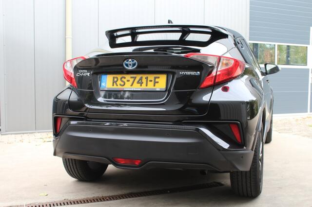 Toyota C-HR 1.8 Hybrid Team D Pearl Black / PDC / BSM