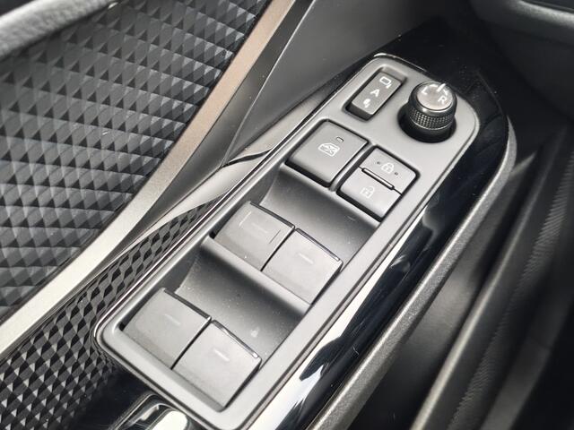 Toyota C-HR 1.8 Hybrid Style Bi-Tone | Premium Pack | Sensoren v/a | Android