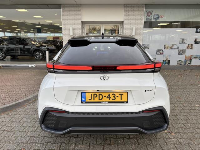 Toyota C-HR 2.0 PHEV 220 First Edition | Navi | Sensoren v/a | Dodehoek |