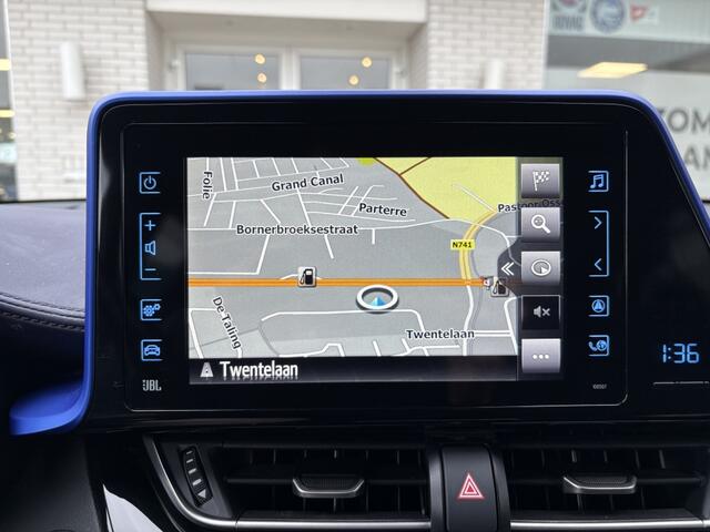 Toyota C-HR 1.8 Hybrid Bi-Tone Plus | Stuur+stoelverwarming | JBL | Sensoren