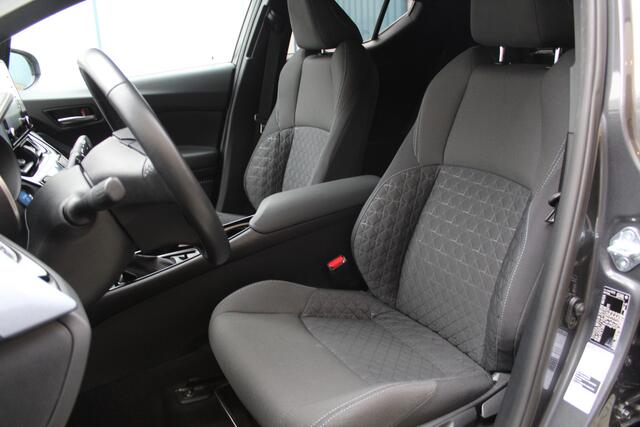 Toyota C-HR 2.0 Hybrid Style | Rijklaar | Trekhaak | Navi | Parkeersens. v+a | Blind spot | Stoel-/stuurverwarming | Keyless