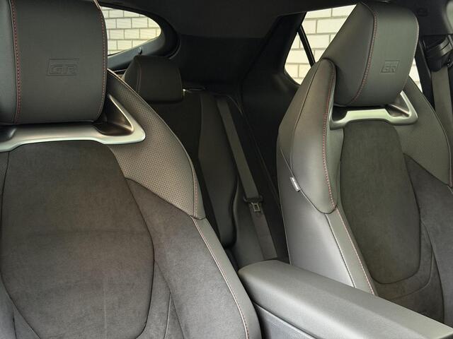 Toyota C-HR 2.0 Plug-in Hybrid 220 Black Edition