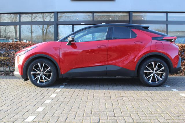 Toyota C-HR 1.8 Hybrid 140 First Edition Bi-Tone | Rijklaar | Apple/Android | Navi | Stoel-/Stuurverwarming | Dodehoekdetectie | Camera | Keyless | LED