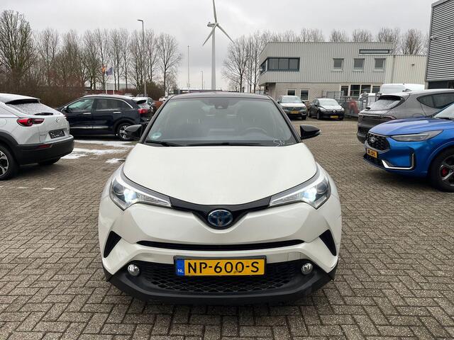 Toyota C-HR 1.8 Hybrid Bi-Tone | Stoelverwarming | Camera | Navi | Zomer & Winter Set | Dealer Onderhouden |
