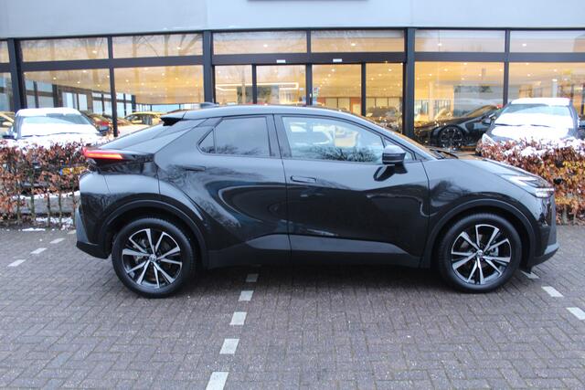 Toyota C-HR 1.8 Hybrid 140 First Edition | Rijklaar | Apple/Android | Navi | Stoel-/Stuurverwarming | Blind Spot | Camera | Keyless | LED | El.achterklep