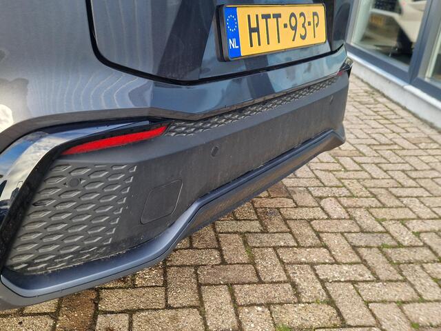 Toyota C-HR 2.0 Plug-in Hybrid 220 Executive