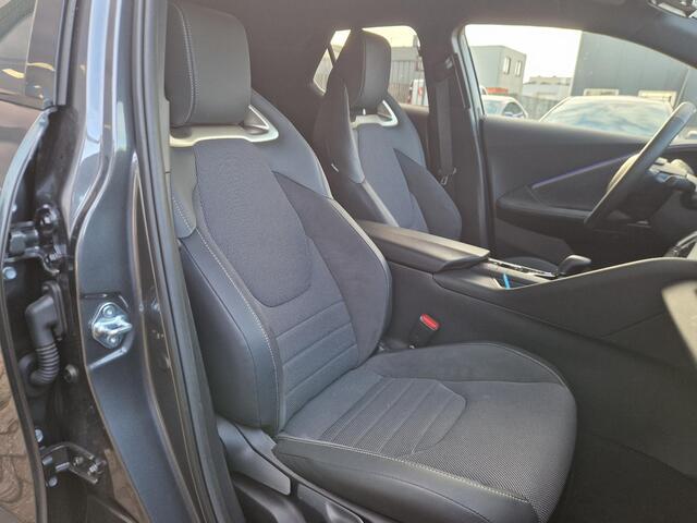 Toyota C-HR 2.0 Plug-in Hybrid 220 Executive