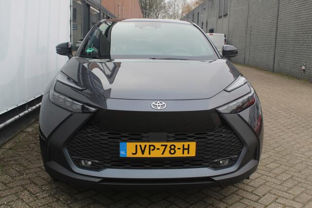 Toyota C-HR 1.8 Hybrid 140 First Edition All weather banden l Stuur + Stoel verwarming l Dodehoek sensor l Navi l Apple/ Android carplay l Adaptief cruise controll Lane Assist