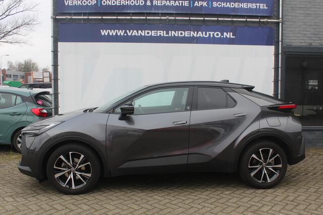 Toyota C-HR 1.8 Hybrid 140 First Edition All weather banden l Stuur + Stoel verwarming l Dodehoek sensor l Navi l Apple/ Android carplay l Adaptief cruise controll Lane Assist