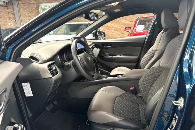 Toyota C-HR 1.8 Hybrid Style Bi-Tone Carplay / Safety Pakket / Navi