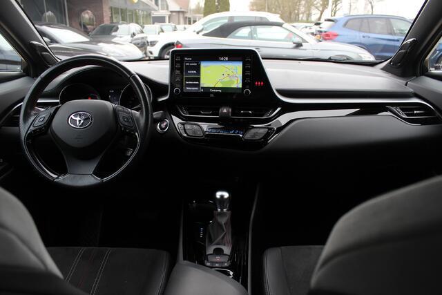 Toyota C-HR 1.8 Hybrid GR-Sport / Camera / JBL / Keyless / Leder&Alcantara / 19'' / CarPlay / Navigatie / Stoelverwarming / Dodehoek / DAB / ACC