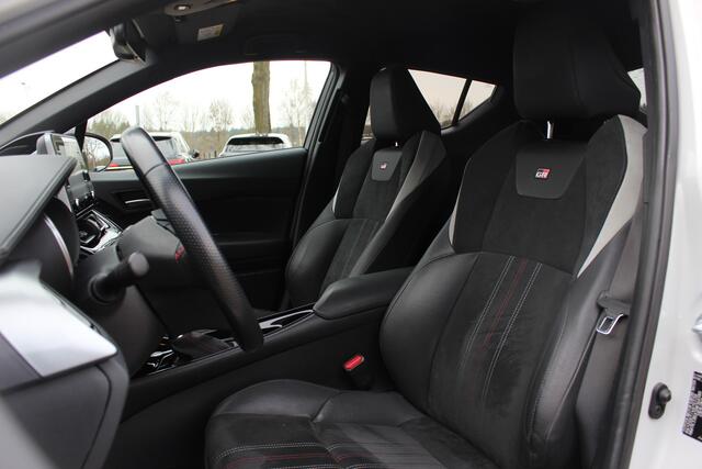 Toyota C-HR 1.8 Hybrid GR-Sport / Camera / JBL / Keyless / Leder&Alcantara / 19'' / CarPlay / Navigatie / Stoelverwarming / Dodehoek / DAB / ACC