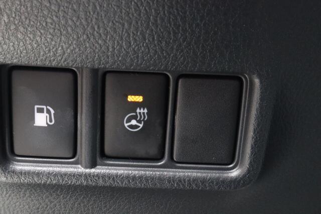 Toyota C-HR 2.0 Hybrid Bi-Tone Apple CarPlay | Treeplanken | Stuur-Stoelverw