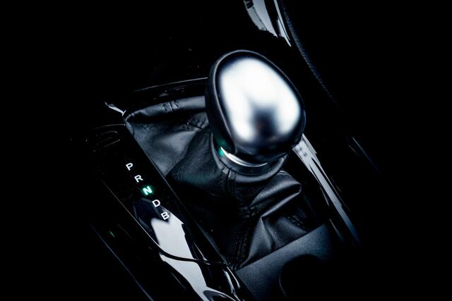 Toyota C-HR 1.8 Hybrid First Edition | Automaat | NED auto | Clima | Pdc | Keyless entry | |DAB Audio | Camera | stoelen verwarmd | Cruise adaptief |18 INCH Lmv |