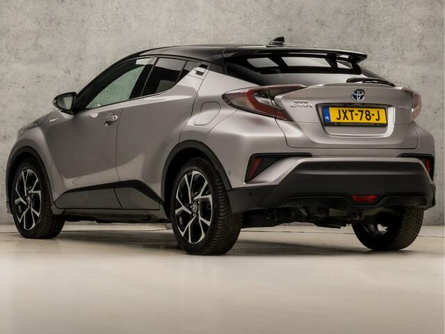 Toyota C-HR 1.8 Hybrid Sport Automaat (NAVIGATIE, CAMERA, JBL AUDIO, ADAPTIVE CRUISE, SPORTSTOELEN, STOELVERWARMING, KEYLESS, PARKEERSENSOREN, ZWART HEMEL, NIEUWSTAAT)