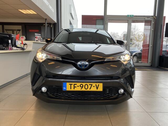 Toyota C-HR 1.8 Hybrid Bi-Tone,Automaat,Navigatie,Achteruitrijcamera,Climate&Cruisecontrol Adaptief,Trekhaak,Spraakbediening,Keyless,Stoelverwarming,V&A Sensoren,DAB,Dealer Onderhouden,18 Inch Lmv