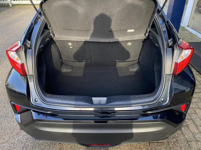 Toyota C-HR 1.8 Hybrid Dynamic / Automaat / NL-Auto / Adaptieve Cruise-Control / Climate-Control / Stoelverwarming / LED / Keyless / DAB Radio-Bluetooth / Navi / Camera / 18'' LMV / ENZ.