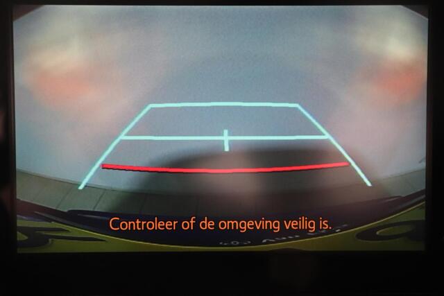 Toyota C-HR 1.8 Hybrid Active, Apple Carplay / Android Auto, LM velgen, Camera, DAB+, Cruise & Climate control!