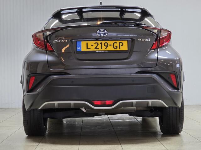 Toyota C-HR 1.8 Hybrid Dynamic/ DEALER ONDERHOUDEN!/ Side-Steps/ 18'' LMV/ Camera/ Keyless/ Lane-Assist./ Adaptive Cruise/ Grootlicht Assist./ LED Koplampen/ Navi/ Clima/ Cruise/ Bluetooth/ Extra getint glas.