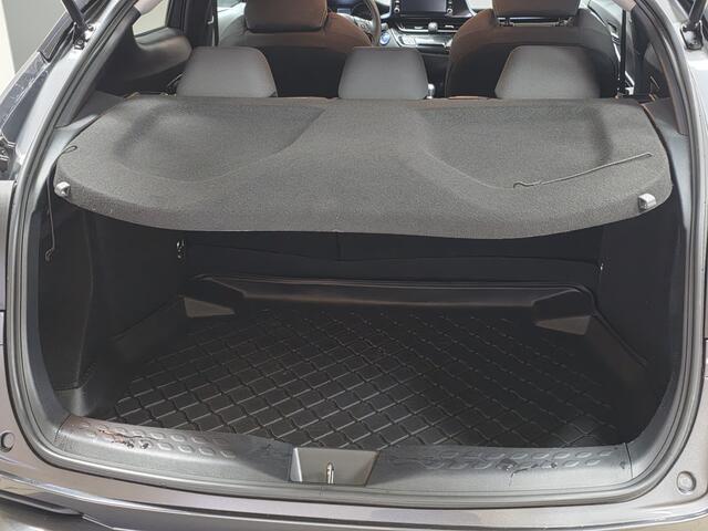 Toyota C-HR 1.8 Hybrid Dynamic/ DEALER ONDERHOUDEN!/ Side-Steps/ 18'' LMV/ Camera/ Keyless/ Lane-Assist./ Adaptive Cruise/ Grootlicht Assist./ LED Koplampen/ Navi/ Clima/ Cruise/ Bluetooth/ Extra getint glas.