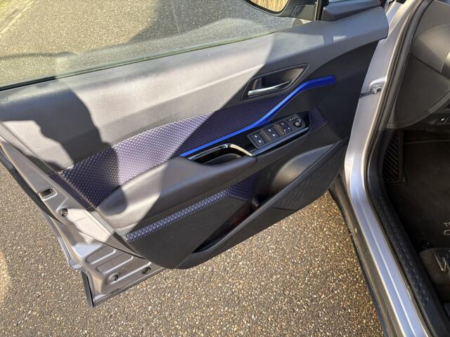 Toyota C-HR 1.8 Hybrid Bi-Tone Plus / AUTOMAAT / LEER / NAVI / 122dkm! NAP! / 1E EIGENAAR