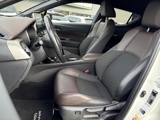 Toyota C-HR 1.8 Hybrid Executive Ultimate **DODEHOEK DETECTIE/ STUURVERWARMING/ JBL AUDIO/ PARKEERSENSOREN**